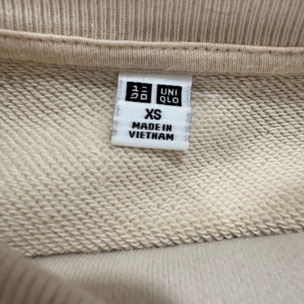 Uniqlo Crewneck Sweatshirt and Sweatpants set - Picture 3 of 6